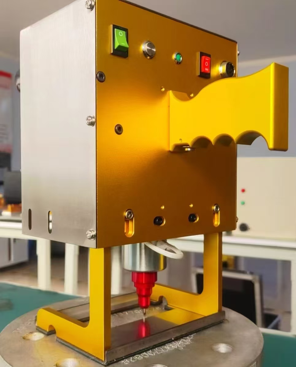 Əl elektrik oyma maşını, polad boru üzərində metal oyma maşını